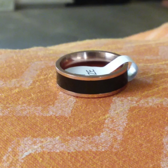Gold black stainless steel womens ring - Picture 3 of 4
